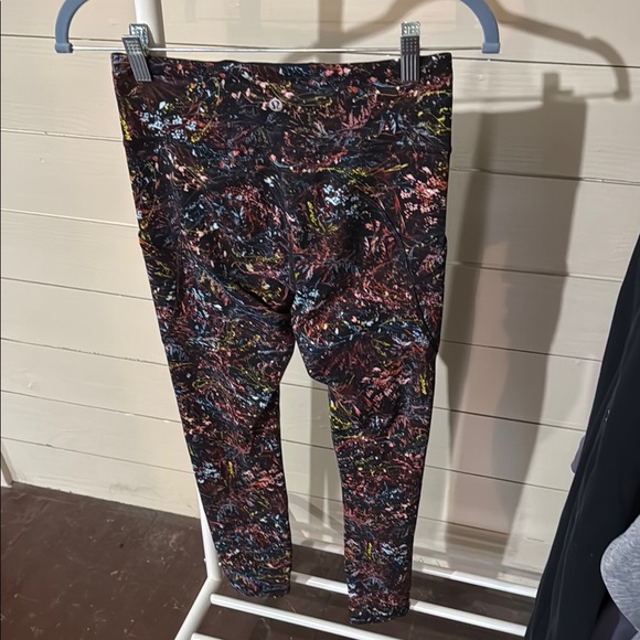 Colorful Patterned Leggings - Picture 3 of 4